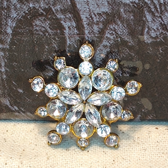 Vintage Jewelry - Vintage Rhinestone Snowflake Double Bail Pendant